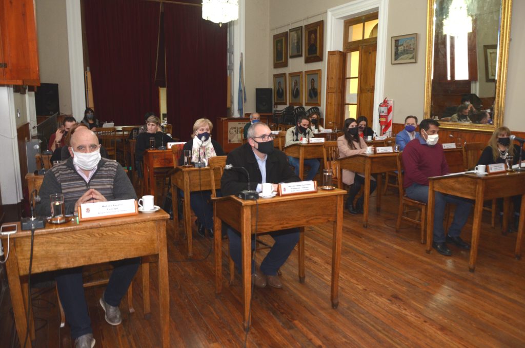 EXTENSA JORNADA PARLAMENTARIA - DOS SESIONES