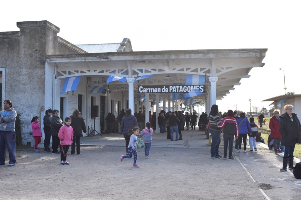 PATAGONES SE VISTIÓ DE FIESTA PARA LA SALIDA DEL TREN PATAGÓNICO, DESDE LA ESTACIÓN LOCAL
