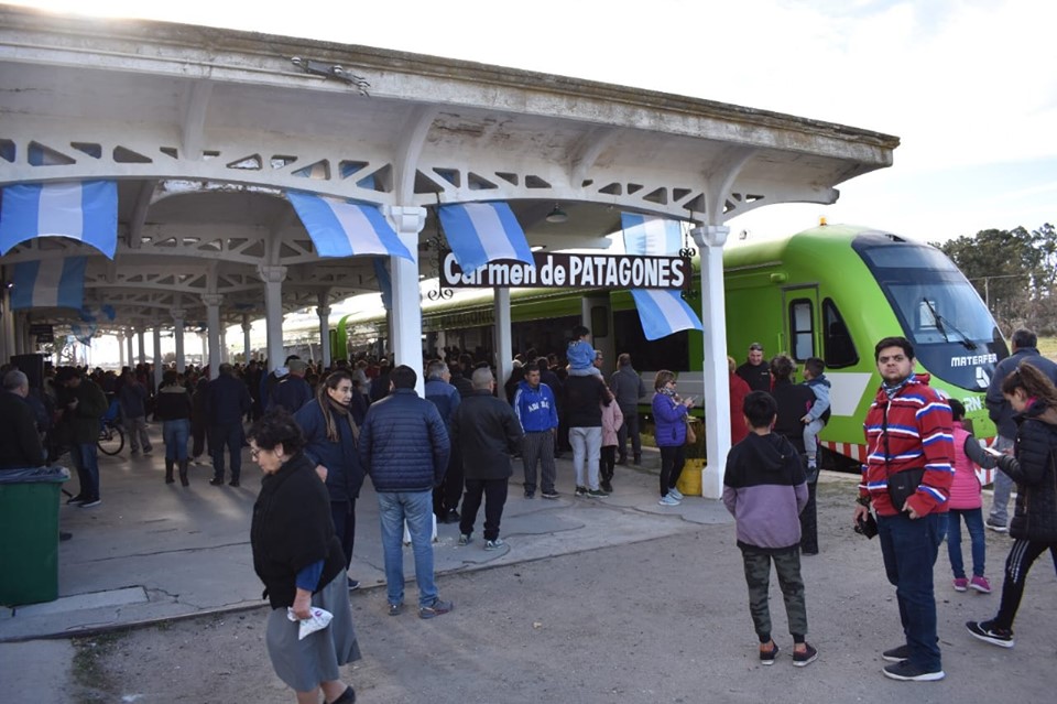PATAGONES SE VISTIÓ DE FIESTA PARA LA SALIDA DEL TREN PATAGÓNICO, DESDE LA ESTACIÓN LOCAL